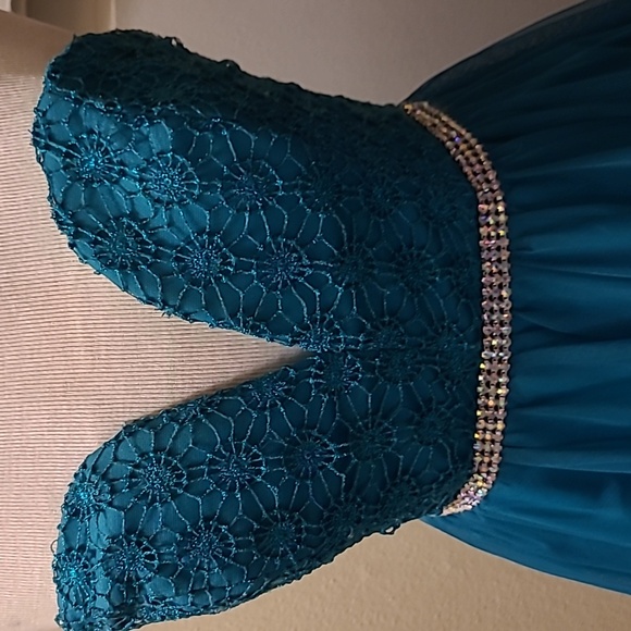 Beautiful  dress / size 3  color green - Picture 3 of 8